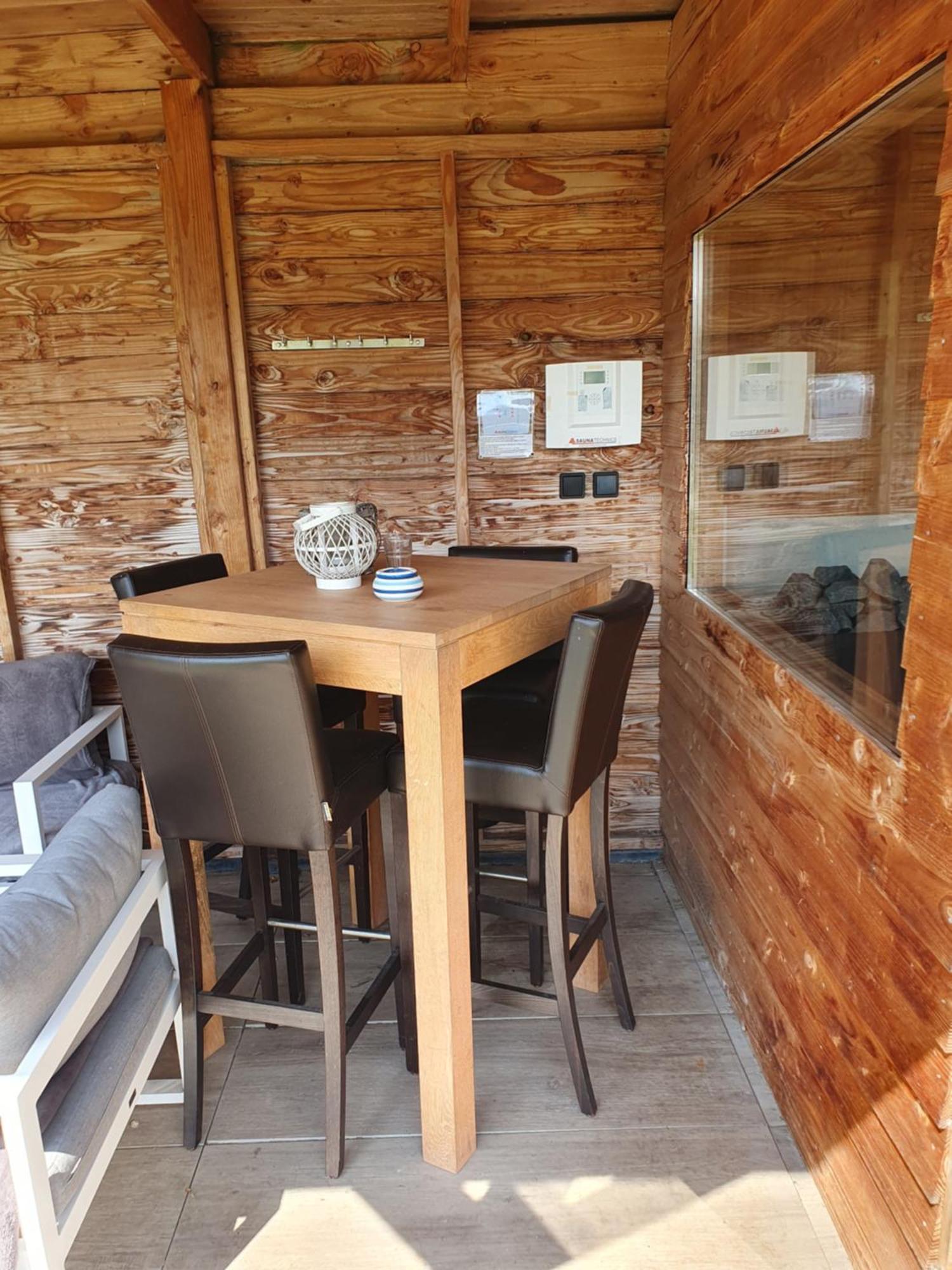 With Sauna In Zeeland Vakantiehuis *